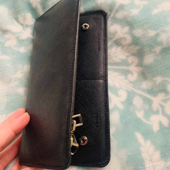 Prada Saffiano Leather wallet. Authentic - Picture 4 of 4